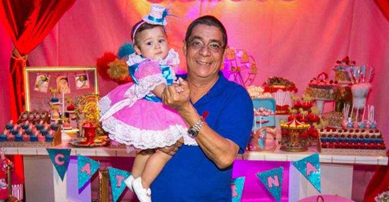 Zeca Pagodinho celebra o aniversário de sua neta, Catarina