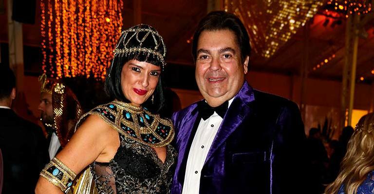 Fausto Silva e Luciana Cardoso: festa egípcia de Andréa Guimarães