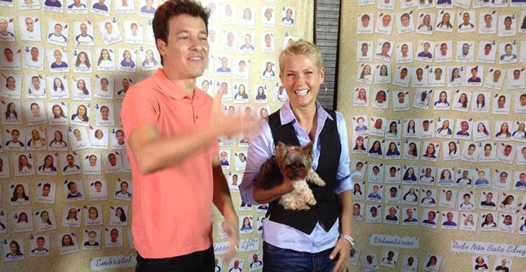 Xuxa grava com Rodrigo Faro em sua Fundação