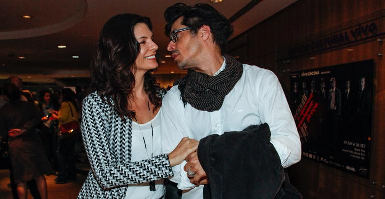 Helena Ranaldi e Daniel Alvim assumem namoro em estreia de peça
