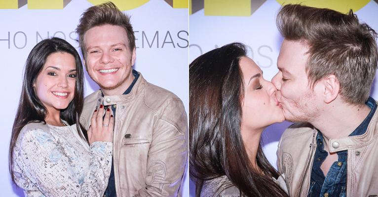 Thaís Fersoza e Michel Teló trocam beijos em pré-estreia de filme
