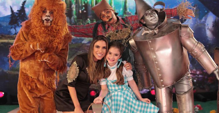 Patrícia Abravanel estreia novo quadro com famosos no ‘Máquina da Fama’
