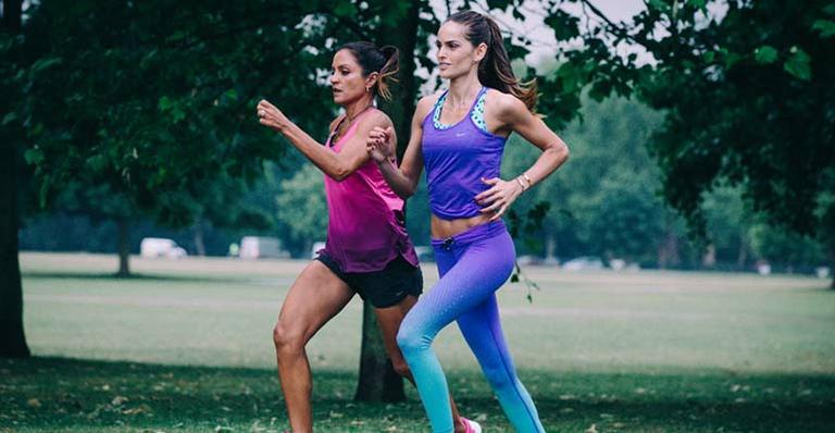 Top Izabel Goulart disputa prova de corrida no Victoria Park, em Londres
