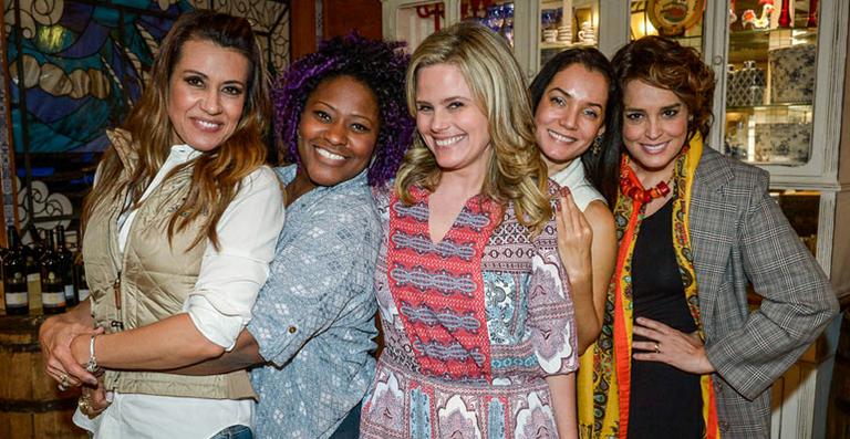 Maria Cândida celebra seu aniversário com amigas
