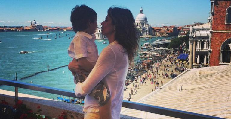 Luciana Gimenez posa com o filho caçula em Veneza: ‘Amor da minha vida’