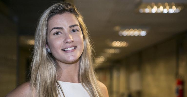 Estilosa, Aline Gotschalg passeia por NY e conhece o bairro do Brooklyn