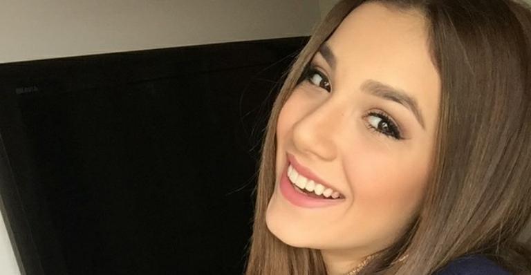 Bruna Santana, irmã de Luan Santana, exibe corpão de biquíni na praia