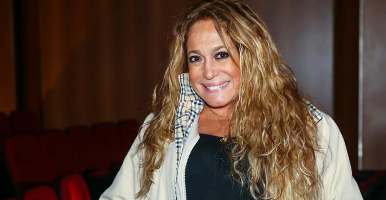 Para nova novela, Susana Vieira deixa o cabelo comprido e cacheado
