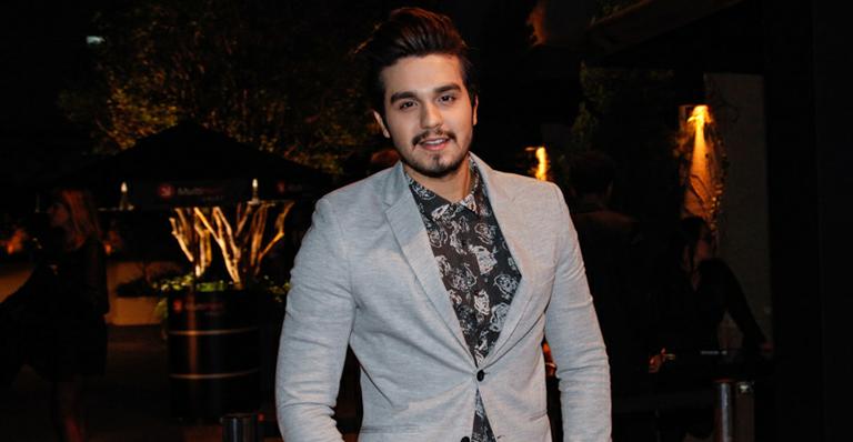 Luan Santana vai à festa de Mariana Rios em São Paulo