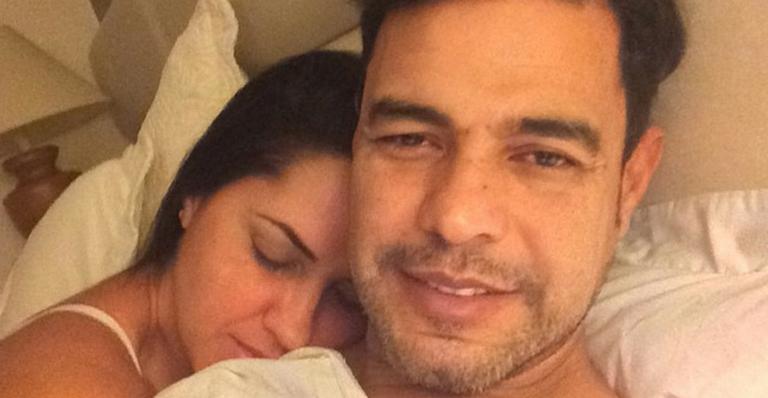 Zezé di Camargo publica foto na cama com Graciele Lacerda e leva bronca da sogra