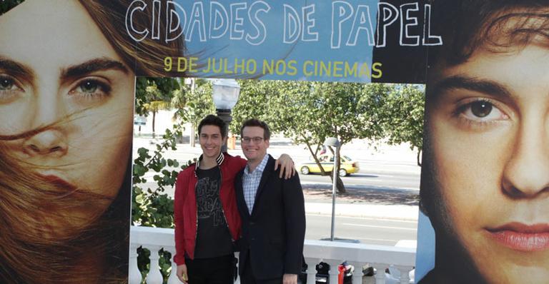 Nat Wolff e John Green lançam ‘Cidades de Papel’ em hotel de luxo no Rio de Janeiro