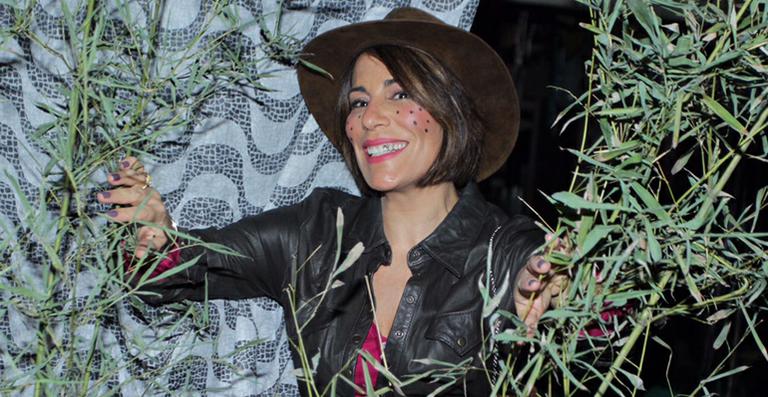 Gloria Pires se diverte na festa junina de ‘Babilônia’