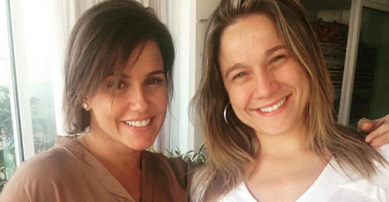 Encontro de grávidas: Fernanda Gentil e Deborah Secco exibem ‘barrigões’