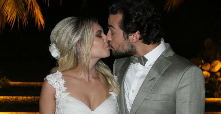 Eduardo Sterblitch relembra seu casamento com Louise D’Tuani: ‘Nunca estive tão feliz’