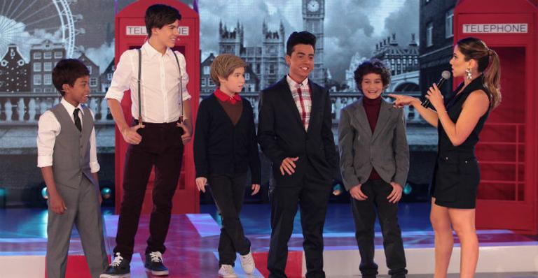 Elenco de Carrossel é desafiado a se transformar no grupo One Direction no ‘Máquina da Fama’