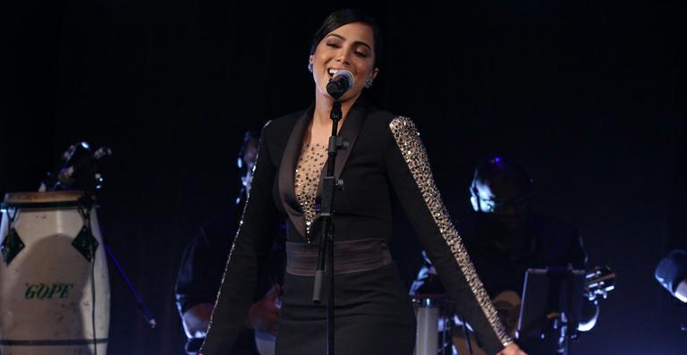 Anitta encanta em show com Arlindo Cruz e Arnaldo Antunes no Rio
