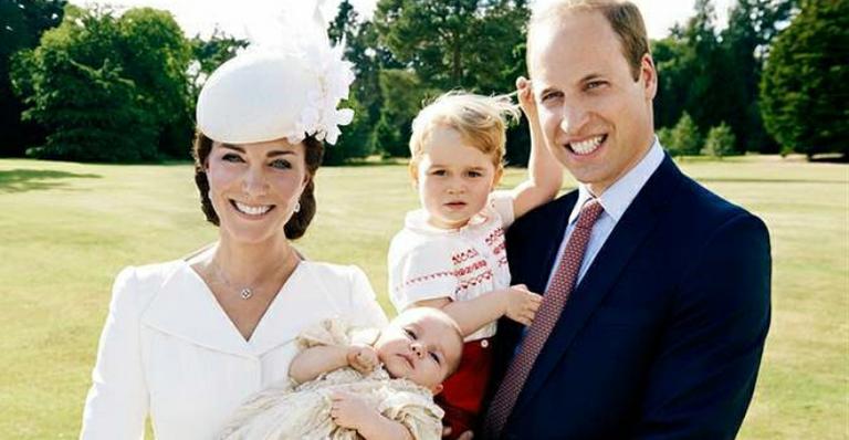 Palácio divulga novas fotos do batizado da princesa Charlotte