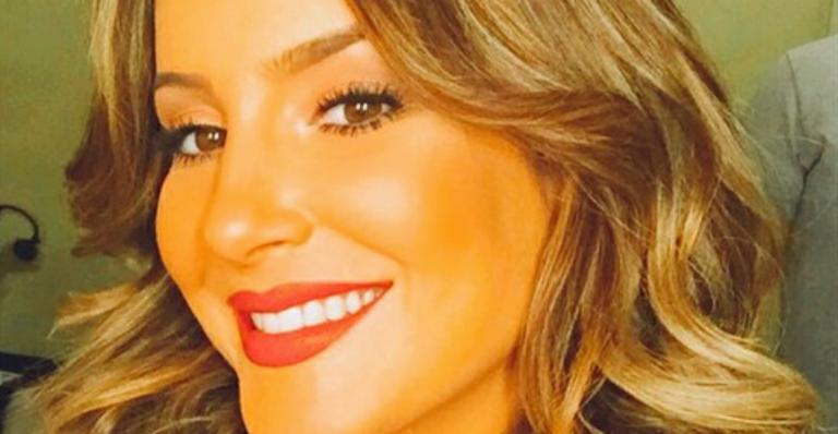 Claudia Leitte celebra 35 anos e ganha bolo inusitado de aniversário