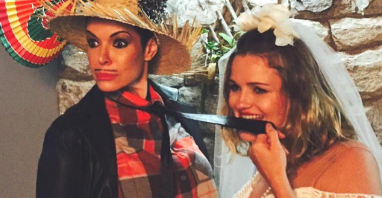 Babi Xavier e Nanda Ziegler se “casam” em arraial de “Os Dez Mandamentos”