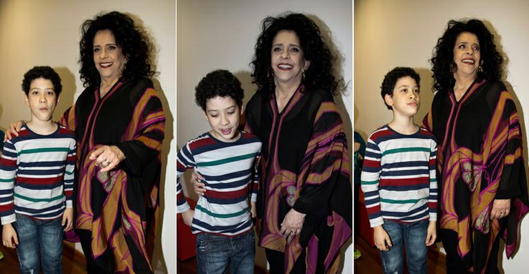 Em rara aparição, Gal Costa recebe o carinho do seu filho após show