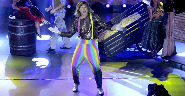 Em desafio, chef Carlos Bertolazzi se transforma no cantor David Lee Roth