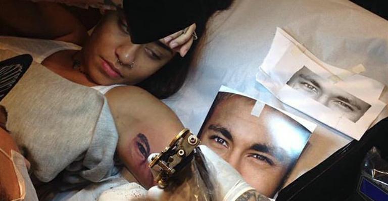 Rafaella Santos tatua os olhos de Neymar no braço