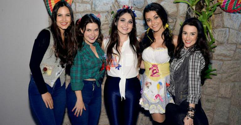 Elenco de ‘Os Dez Mandamentos’ faz arraial