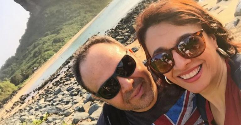 Catia Fonseca curte férias com a família em Fernando de Noronha