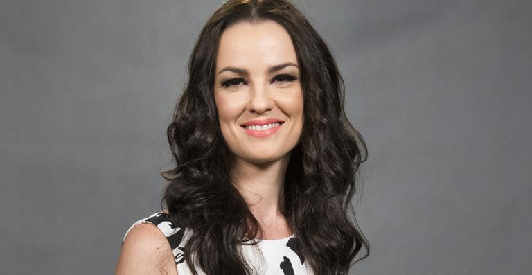 Carolina Kasting muda o visual para nova fase de Além do Tempo
