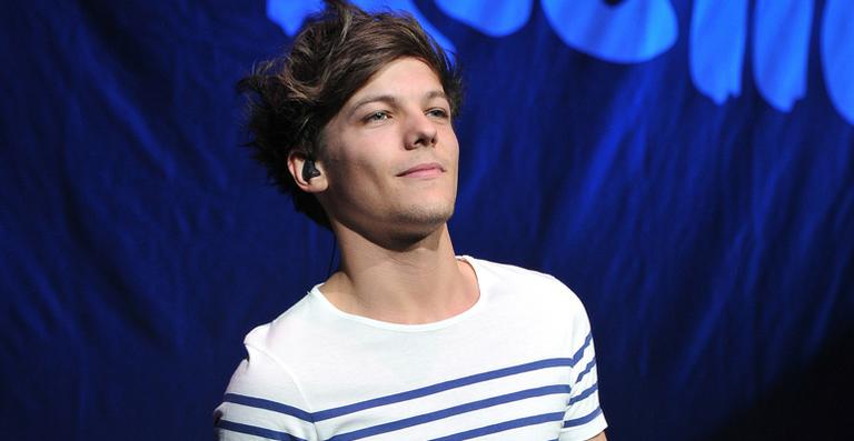 Louis Tomlinson, do One Direction, fala pela primeira vez sobre a paternidade: ‘Empolgante’