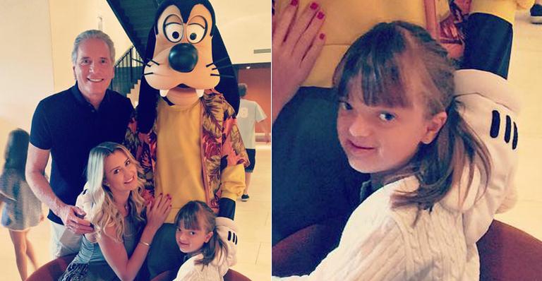 Com o pai e a madrasta, Rafaella Justus toma café da manhã com o Pateta