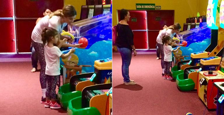 Grazi Massafera curte as férias da filha no Rio de Janeiro