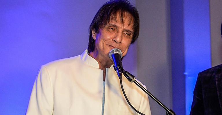 Roberto Carlos mostra seu lado empresário em SP