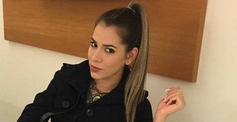Grávida, Adriana Sant’Anna exibe barrigão e recebe elogios