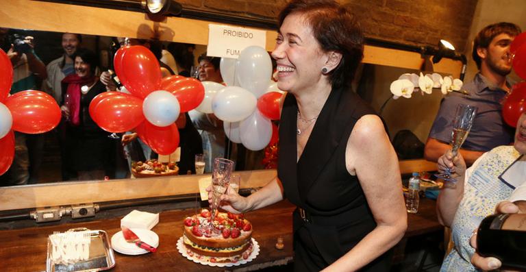 Lilia Cabral ganha festa de aniversário surpresa em teatro no Rio