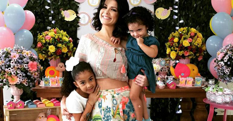 Samara Felippo comemora aniversário duplo das filhas Lara e Alícia