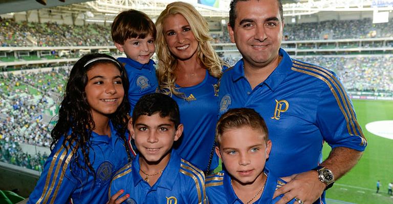Buddy Valastro, o ‘Cake Boss’, vai ao estádio com a família torcer pelo Palmeiras