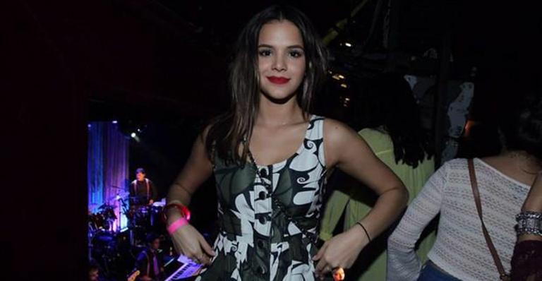 Bruna Marquezine e famosos curtem show de Tiago Abravanel