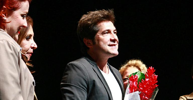 Com a esposa, Daniel assiste ao espetáculo ‘Loucas por eles’