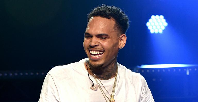 Chris Brown é detido após andar com bicicleta sem placa
