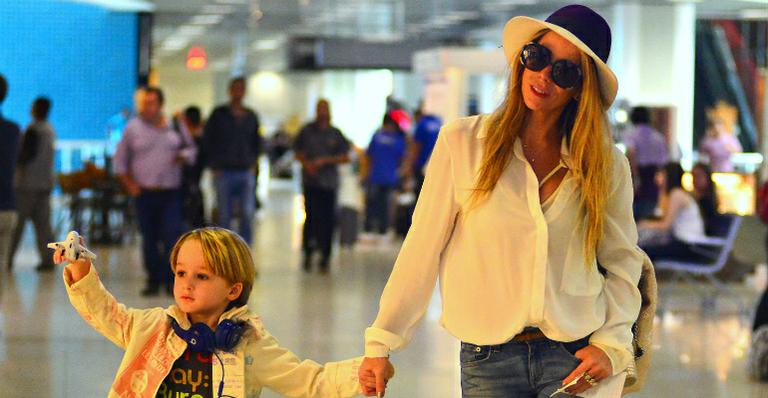 Danielle Winits faz rara aparição com o filho, Guy