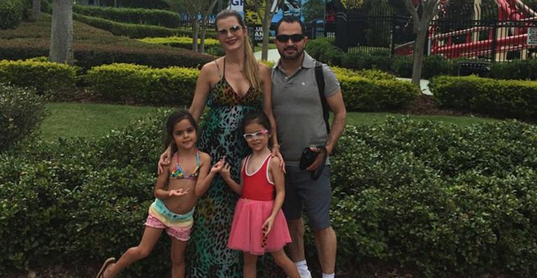 Luciano curte viagem de férias com a esposa e as filhas gêmeas: ‘Crescendo rápido’