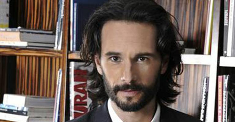 Rodrigo Santoro relembra o começo de sua carreira e comenta sucesso no exterior
