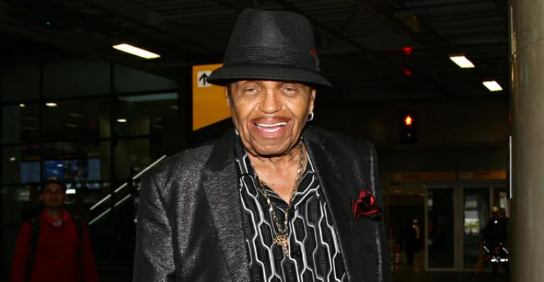 Joe Jackson recebe alta de hospital em São Paulo