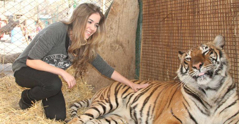 Anna Rita Cerqueira visita zoológico na Argentina