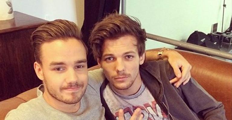 Louis Tomlinson abre a camisa de Liam Payne e fãs do ‘One Direction’ vão ao delírio