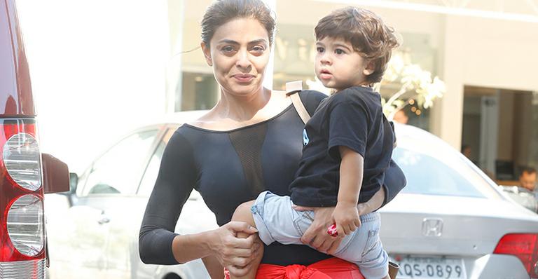 Juliana Paes: Companhia do pequeno Antonio na hora da malhação