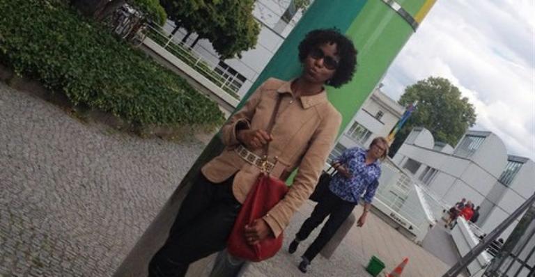 Maria Júlia Coutinho curte férias com o marido na Alemanha