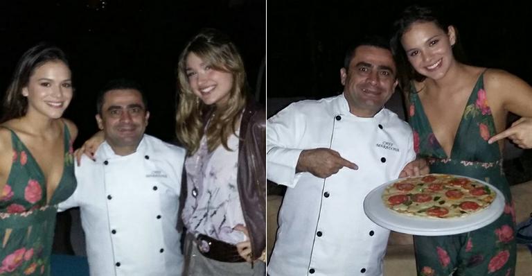Sasha comemora aniversário com pizza ao lado de Bruna Marquezine