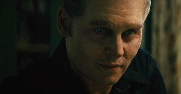 Irreconhecível: Johnny Depp vive gangster em novo filme